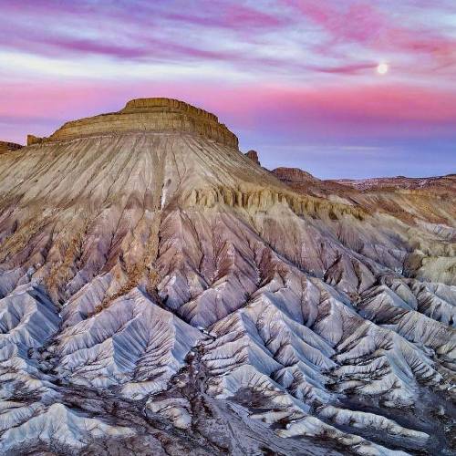 منو هدفونم میخوام فقط چت کنم بعد به تو فکر کنم میگی دیوونه شدم فکر کنم